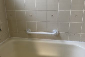 浴室に手摺取付工事/リフォーム
