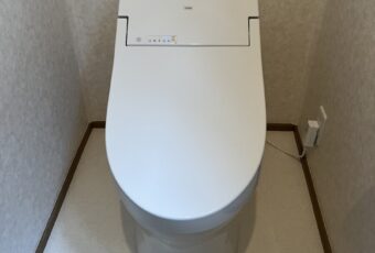 ウォシュレット一体型トイレは、ローシルエット＆コンパクトサイズなので、空間にゆとりが出来　トイレ室が広く感じられます。