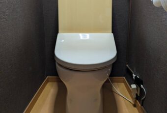 トイレ交換＋床CF張替工事