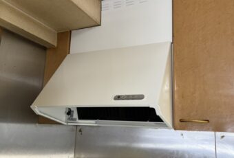 ご使用されていた物と同タイプの、ブーツ型のレンジフードです。
