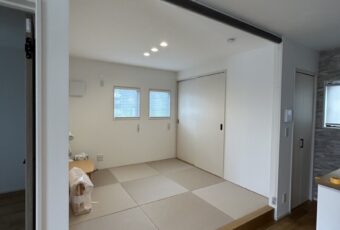 和室とリビングの間仕切りにご使用です。