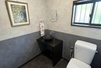 シックでおしゃれな手洗いカウンターが素敵です。<br />
