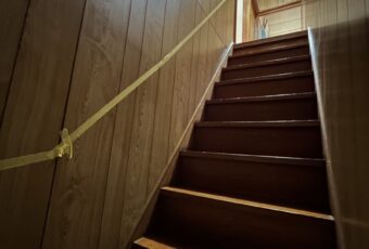 階段に手摺新設工事